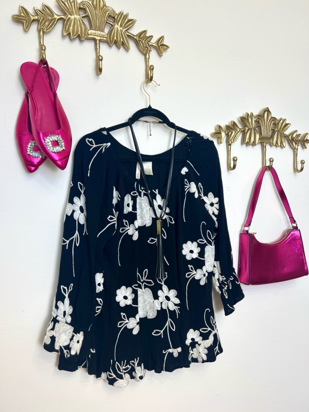 Black Floral Embroidered Bohemian Top  ptp 24.7” l 27”